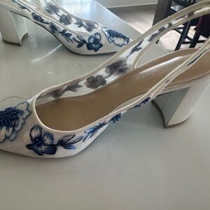 Betsy Johnson , blue white floral SB-Page  WB6085